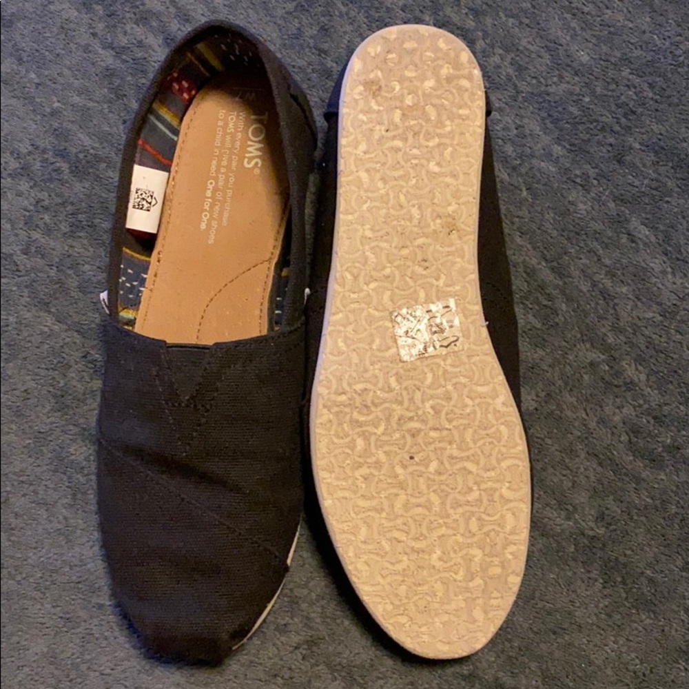 Toms - Picture 2 of 2